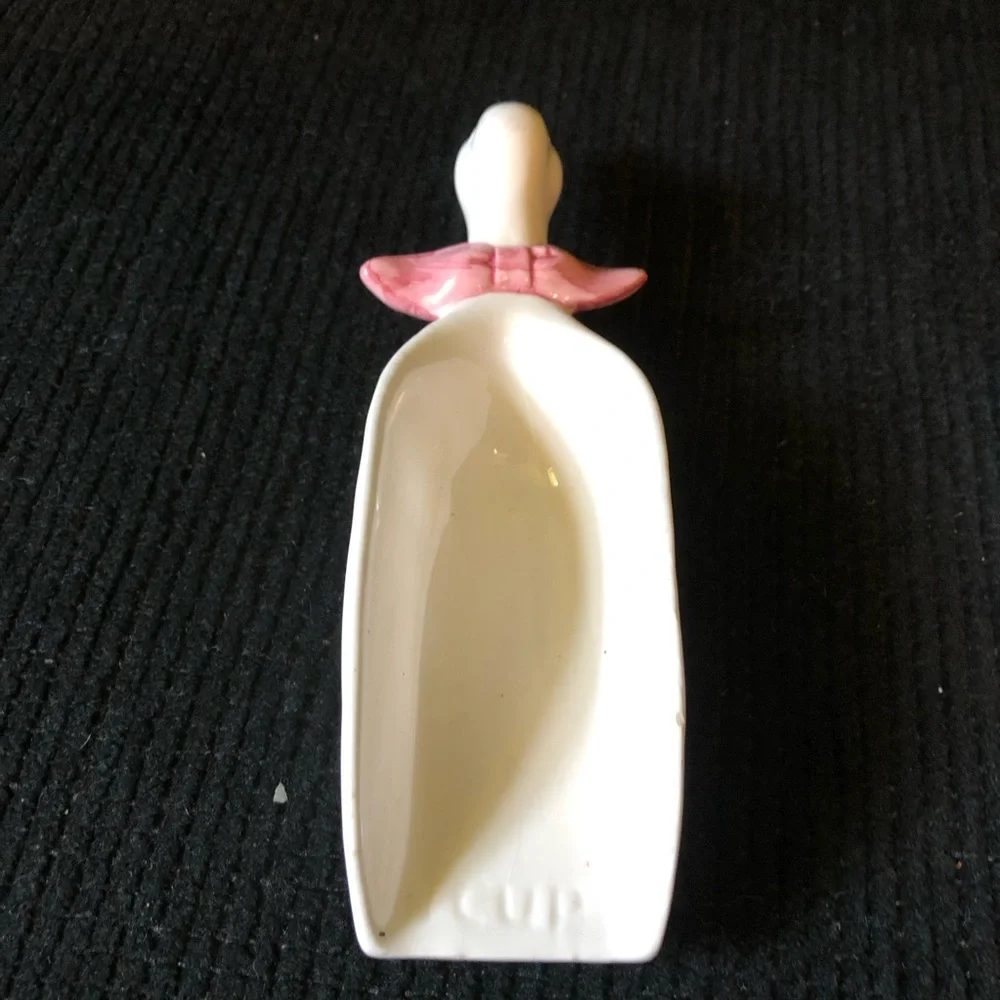 11025 Ceramic Country Goose Nesting Geese Measuring Cups (1 Cup & 1/4 Cup)